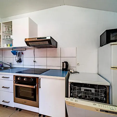 2 Bedroom Beautiful In Apartamento Viganj