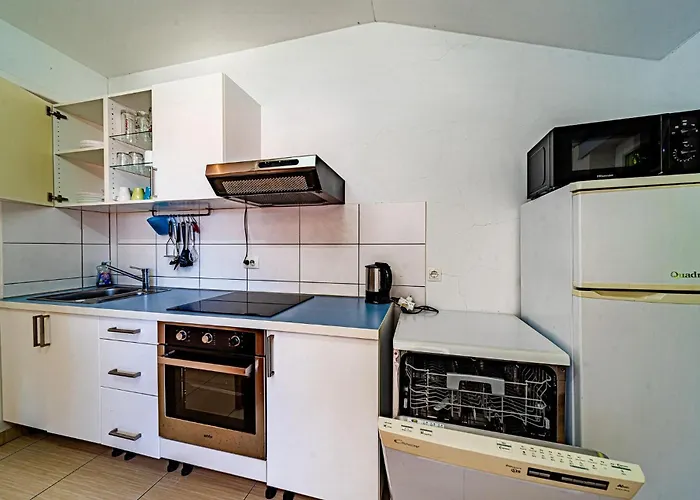 2 Bedroom Beautiful In Apartamento Viganj