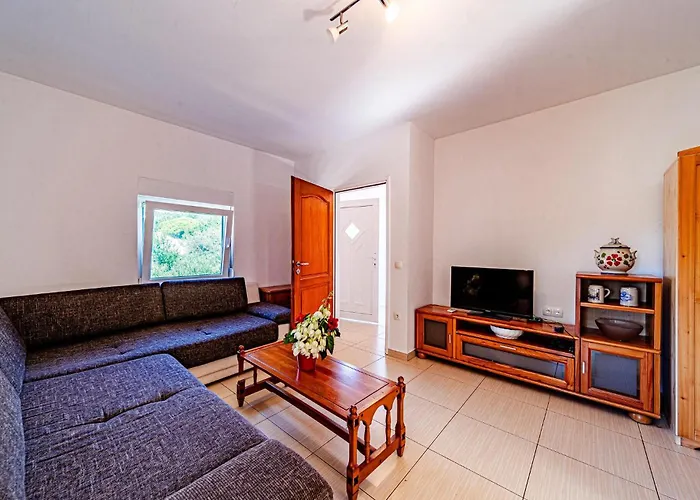 2 Bedroom Beautiful In Apartamento Viganj