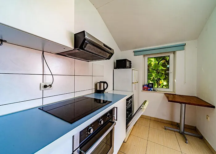 2 Bedroom Beautiful In Apartamento
