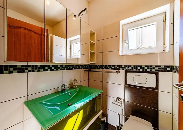 2 Bedroom Beautiful In Apartamento Viganj