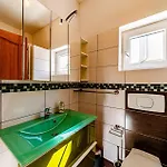 2 Bedroom Beautiful In Lägenhet Viganj