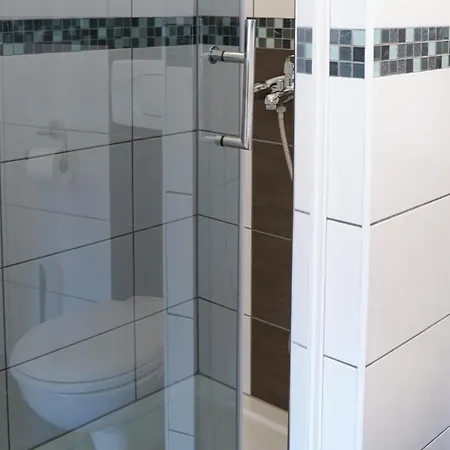 2 Bedroom Beautiful In דירה ויגאני