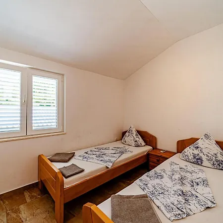 2 Bedroom Beautiful In דירה *