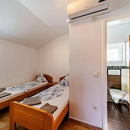 2 Bedroom Beautiful In ויגאני